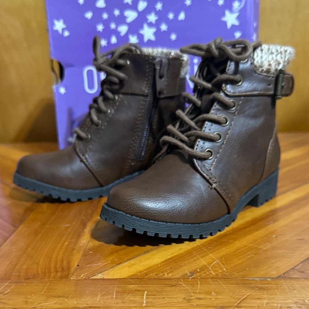 Kids Size 7M Brown Abigail Boots - Picture 2 of 11